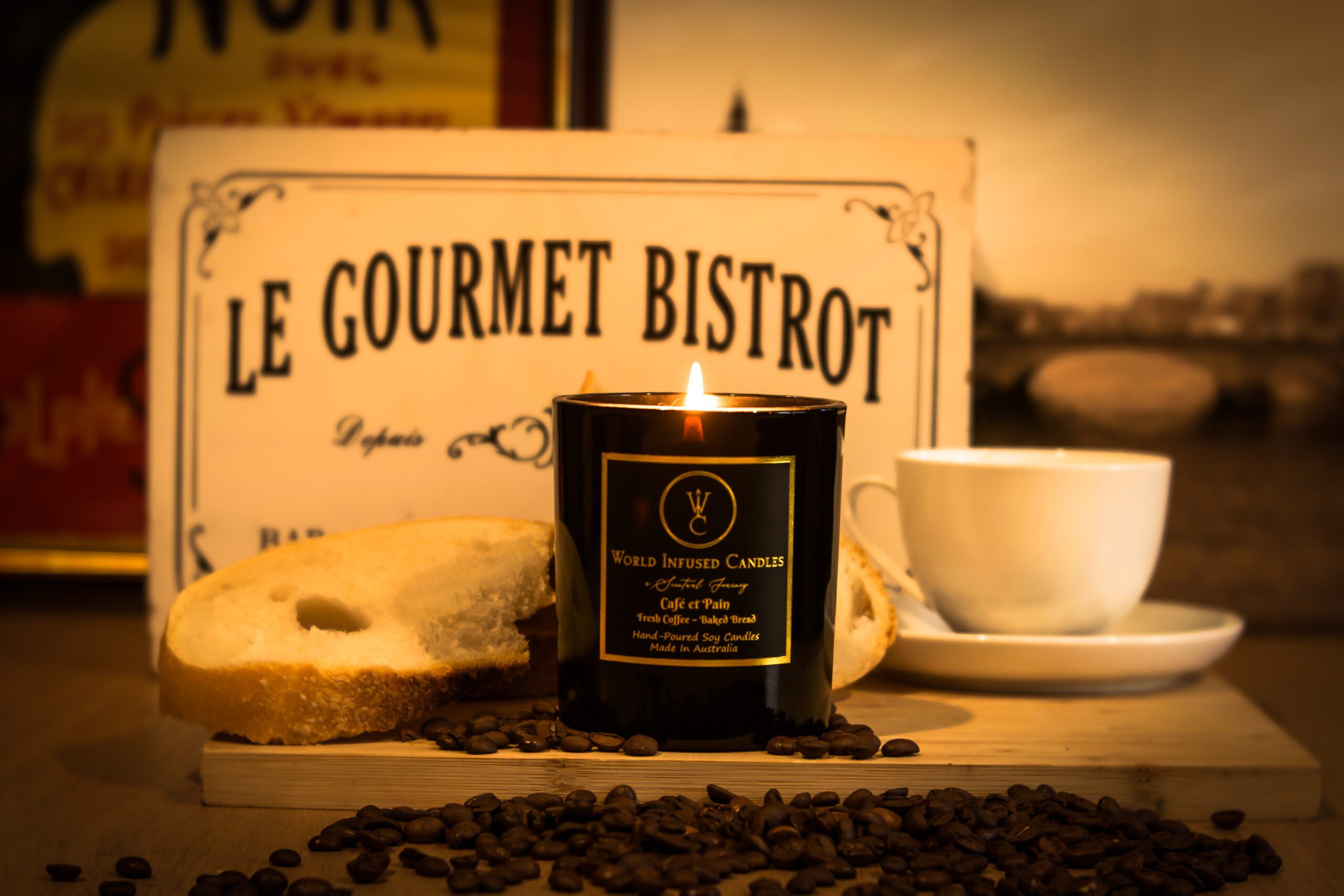 Lit Example of World Infused Candles Coffee Candle Café et Pain