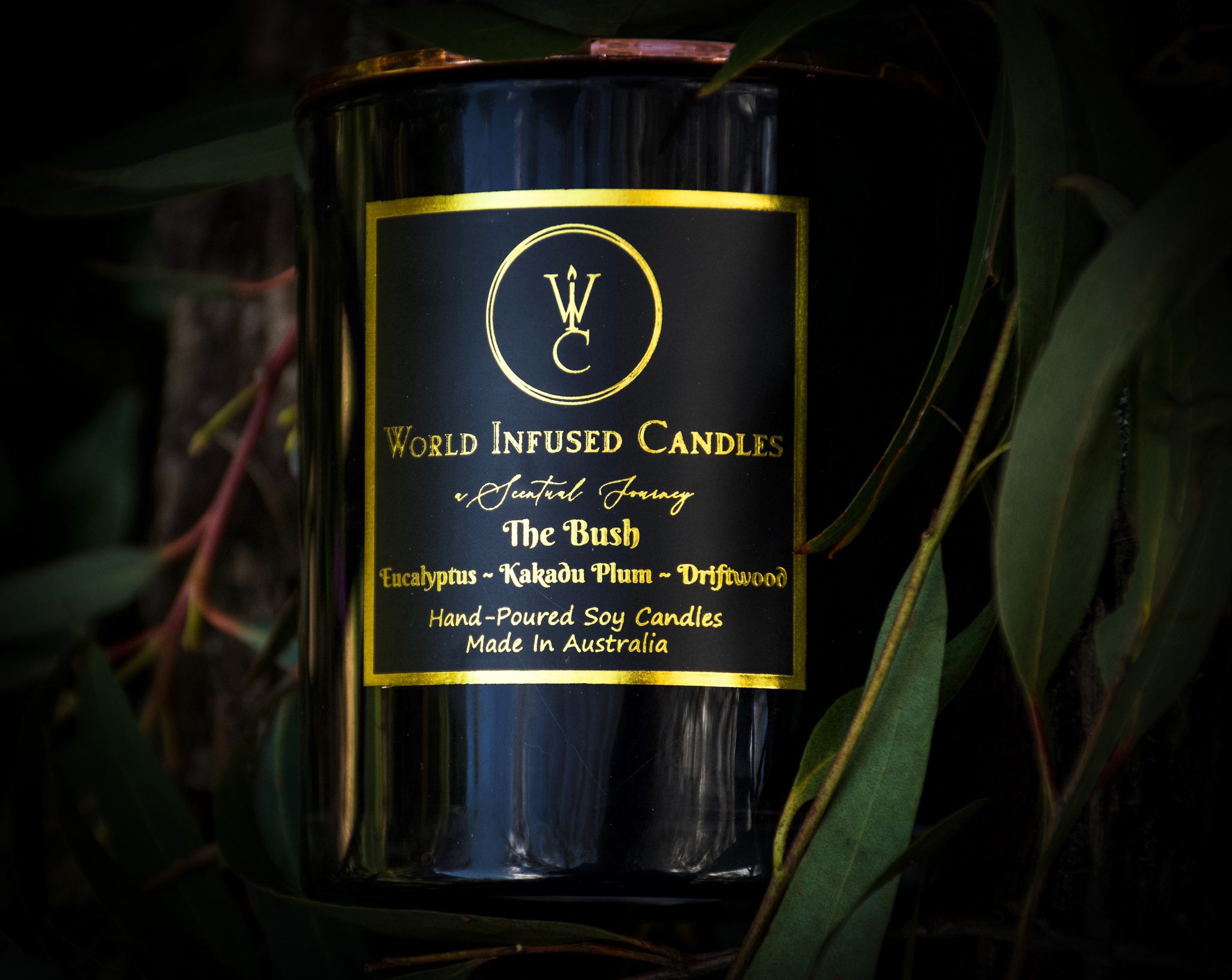 The Bush kakadu plum candle combined with the scents of eucalyptus and drifwood